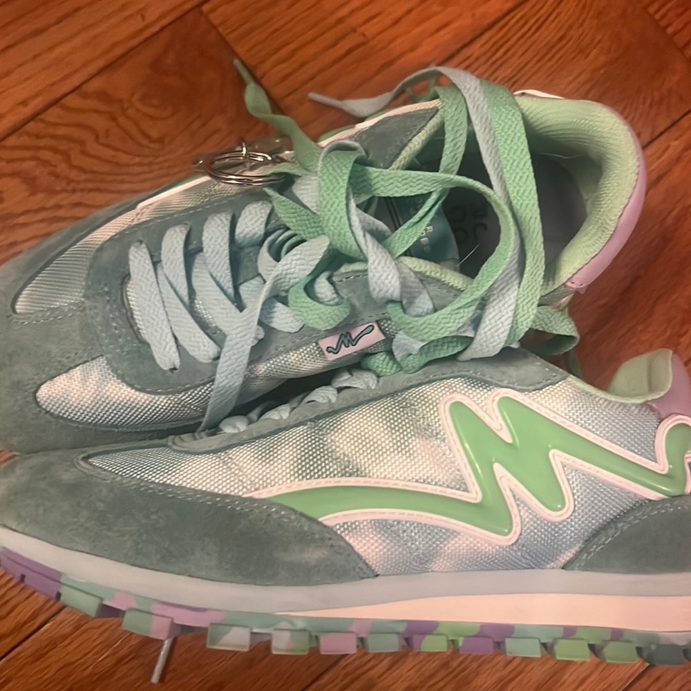 Marcos Jacob’s female sneakers